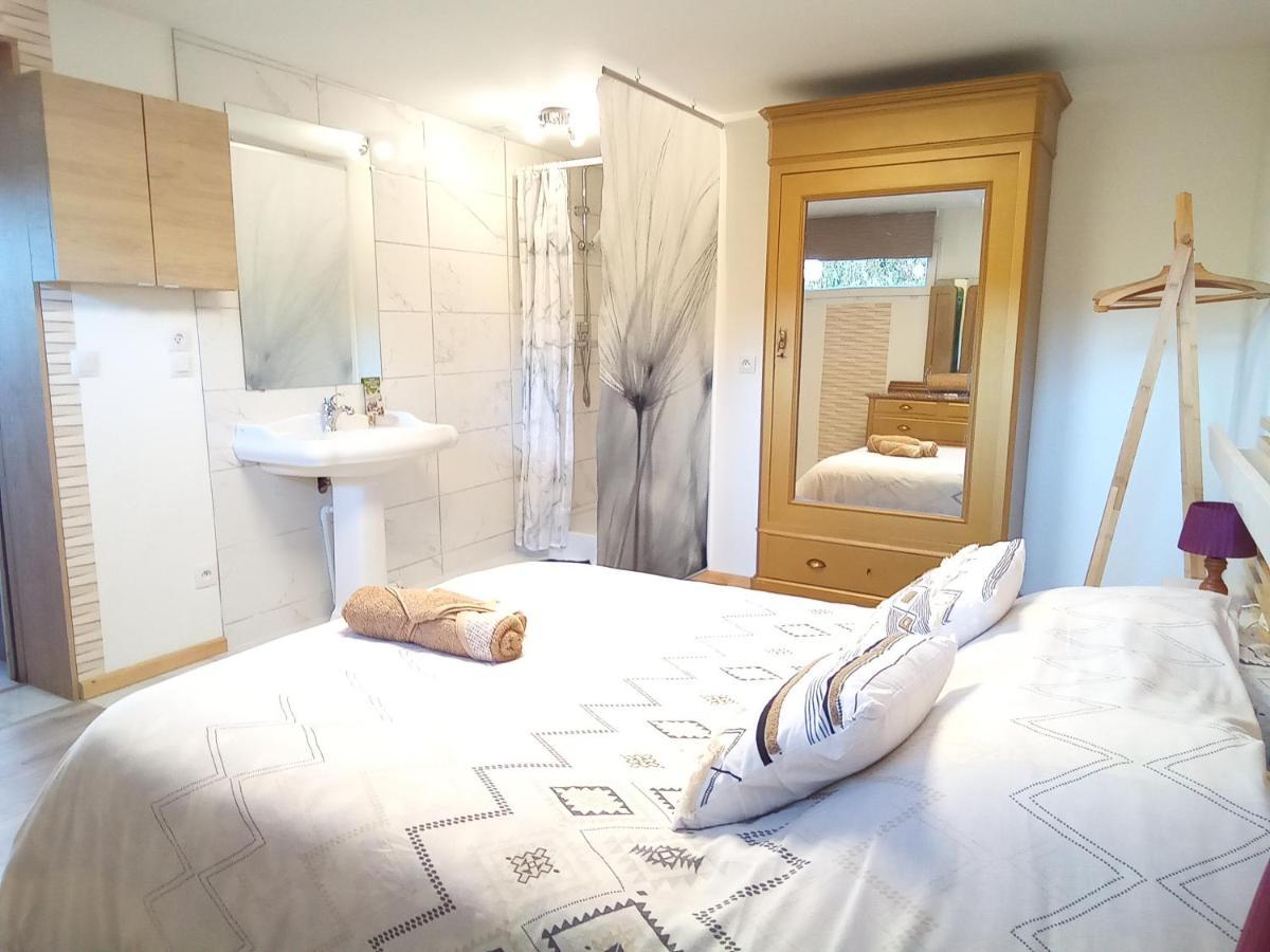 Logement De Charme Coinches Esterno foto
